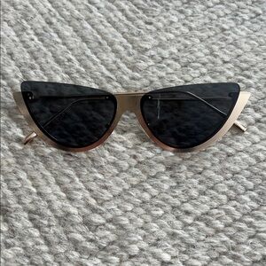 Chic Black and Gold Cat-Eye Sunglasses